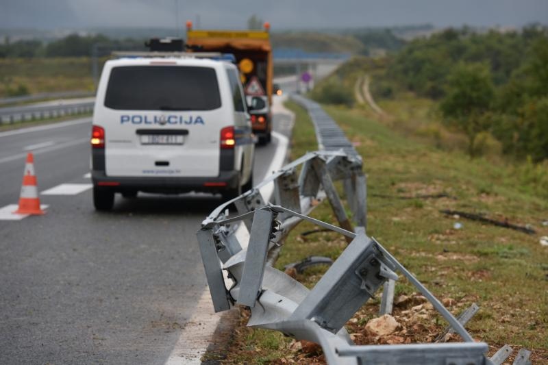 Jutros oko 9:30 na autocesti A1 kod cvoza Zadar1 dogodila se teska prometna nesreca u kojoj je smrtno stradala jedna osoba. Photo: Dino Stanin/PIXSELL