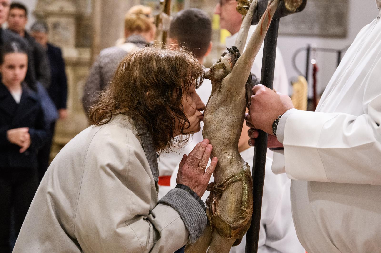 Nadbiskup Zgrablić predvodio Službu Muke Gospodnje u katedrali sv. Stošije Nadbiskup Zgrablić predvodio Službu Muke Gospodnje u katedrali sv. Stošije