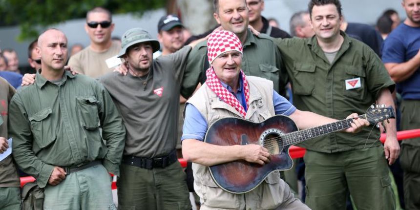08.07.2013., Zagreb – Pirotehnicara u strajku u kampu predstavili pjesmu Pirotehnicar. Autor glazbe, teksta i glavni vokal je Giovanni Furlan. Prateci vokali su pirotehnicari Tomislav Ledic, Ivan Kolic, Danijel Makar i Alen Sucic. Photo: Slavko Midzor/P 08.07.2013., Zagreb – Pirotehnicara u strajku u kampu predstavili pjesmu Pirotehnicar. Autor glazbe, teksta i glavni vokal je Giovanni Furlan. Prateci vokali su pirotehnicari Tomislav Ledic, Ivan Kolic, Danijel Makar i Alen Sucic. Photo: Slavko Midzor/P