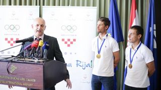 Svečani doček svjetskih prvaka Fantele i Marenića u Zračnoj luci Zagreb. Foto: Petar Glebov/PIXSELL