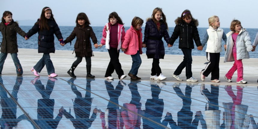 Zadar, 231109.
Djeca djecijih vrtica Sunce nastupala su i igrala se na instalaciji Podrav suncu povodom proslave Dana Grada Zadra.
Foto: Vladimir Ivanov / CROPIX Zadar, 231109.
Djeca djecijih vrtica Sunce nastupala su i igrala se na instalaciji Podrav suncu povodom proslave Dana Grada Zadra.
Foto: Vladimir Ivanov / CROPIX