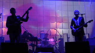 Zagreb, 240609.
Prva vecer T-mobile IN Music Festivala koji se odrzava na Jarunu na dvije pozornice. Kao zvijezde prve veceri nastupili su Lilly Allen, Kraftwerk, Franz Ferdinand na T-mobile stageu i Rokia Traore na Nokia stageu. 
Na fotografiji:  Franc F