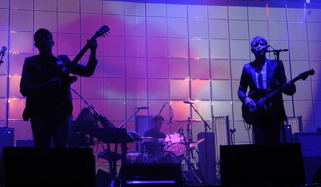 Zagreb, 240609.
Prva vecer T-mobile IN Music Festivala koji se odrzava na Jarunu na dvije pozornice. Kao zvijezde prve veceri nastupili su Lilly Allen, Kraftwerk, Franz Ferdinand na T-mobile stageu i Rokia Traore na Nokia stageu. 
Na fotografiji:  Franc F