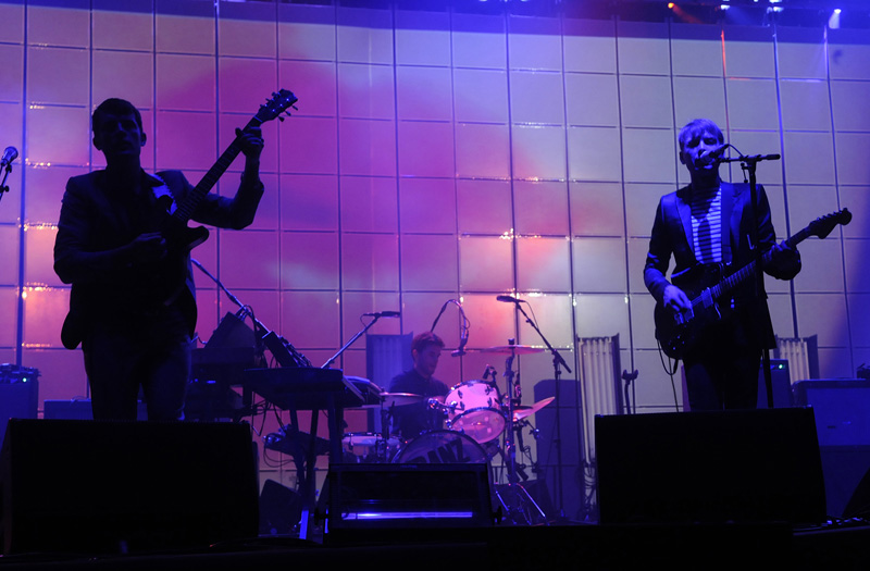 Zagreb, 240609.
Prva vecer T-mobile IN Music Festivala koji se odrzava na Jarunu na dvije pozornice. Kao zvijezde prve veceri nastupili su Lilly Allen, Kraftwerk, Franz Ferdinand na T-mobile stageu i Rokia Traore na Nokia stageu. 
Na fotografiji:  Franc F