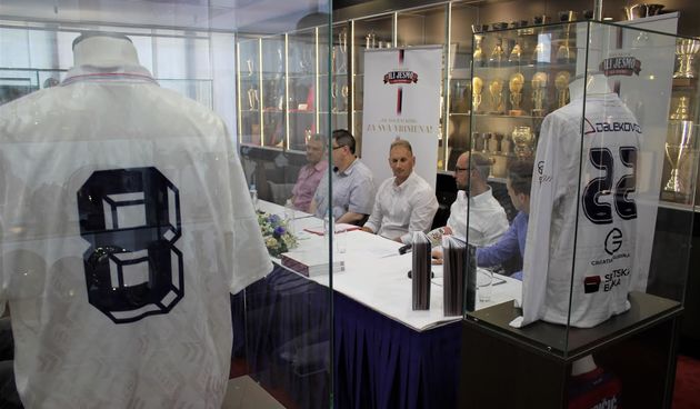 Naš Hajduk predstavio jedinstvenu monografiju, ekskluzivnu zahvalu za svoje donatore!