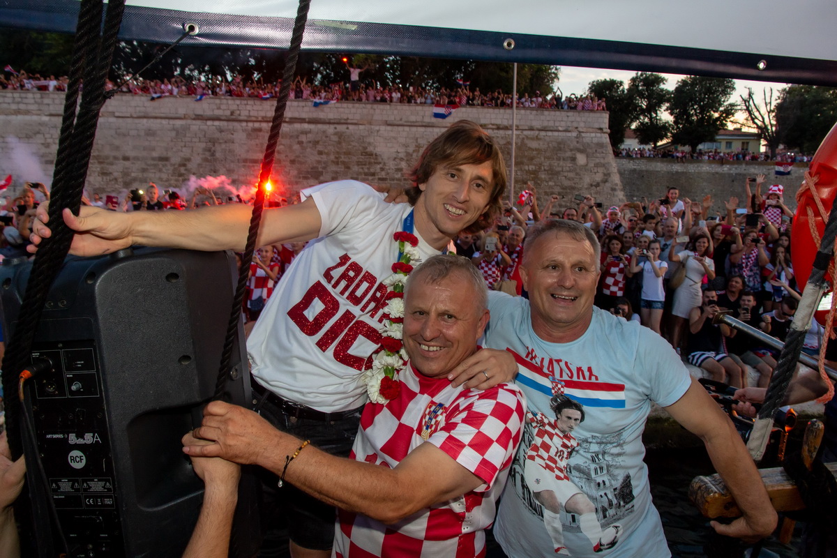 Veličanstven doček četvorice zadarskih Vatrenih od Gradskog mosta do Foruma