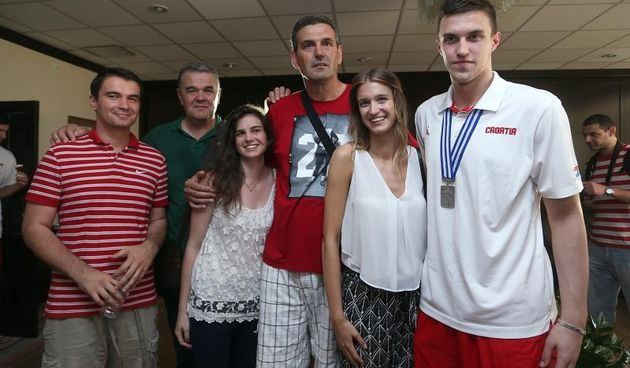 06.07.2015., Zagreb – Svecani docek kosarkasa do 19 godina koji su na svjetskom prvenstvu u Grckoj osvojili srebrnu medalju. Photo: Goran Stanzl/PIXSELL