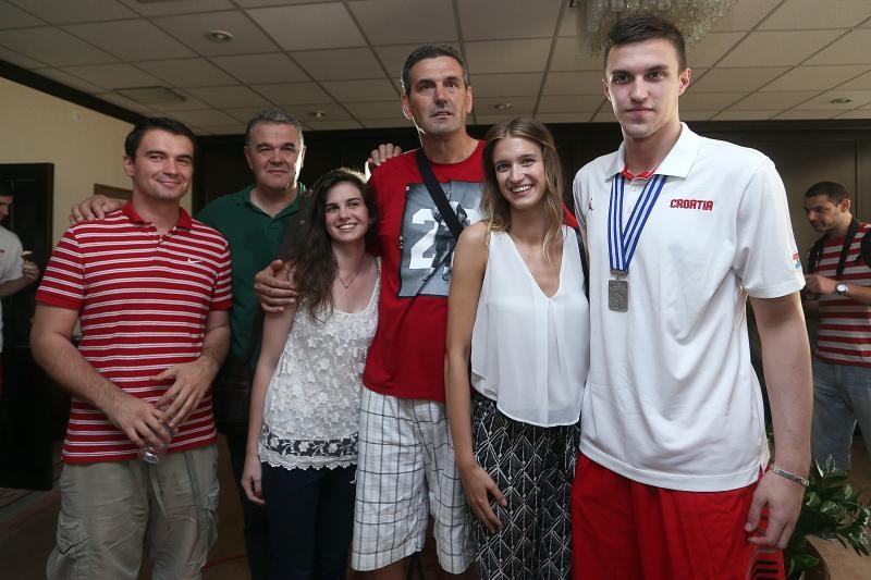 06.07.2015., Zagreb – Svecani docek kosarkasa do 19 godina koji su na svjetskom prvenstvu u Grckoj osvojili srebrnu medalju. Photo: Goran Stanzl/PIXSELL