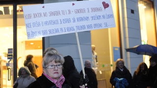 Zagreb, 020311. 
Novi, cetvrti po redu, protuvladin prosvjed tzv. facebook grupe zapoceo je veceras na Cvjetnom trgu. 
Foto: Damir Krajac / Cropix