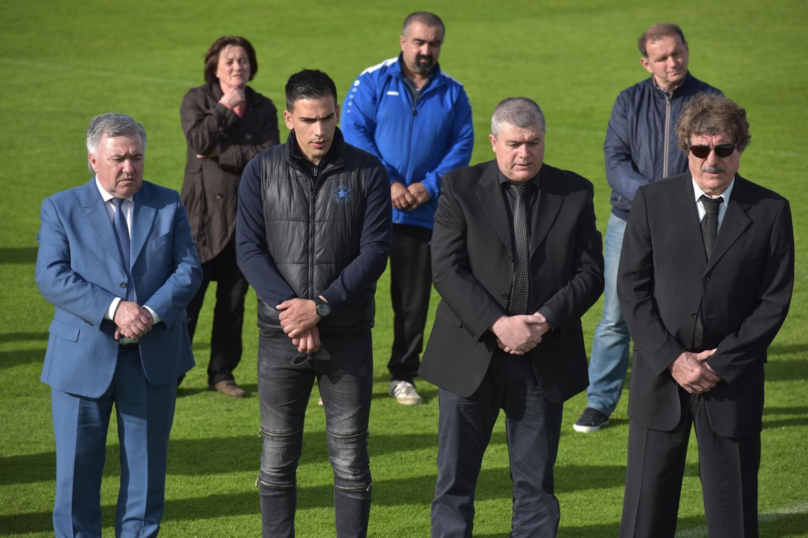 Na stadionu u Stanovima obilježena 10. obljetnica smrti Hrvoja Ćustića Na stadionu u Stanovima obilježena 10. obljetnica smrti Hrvoja Ćustića