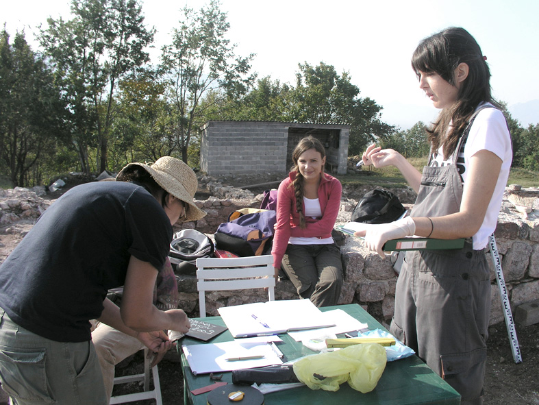 Arheološka istraživanja Stolnice sv. Jakova Starijeg u Krbavi (Foto: Ivan Čondić) Arheološka istraživanja Stolnice sv. Jakova Starijeg u Krbavi (Foto: Ivan Čondić)