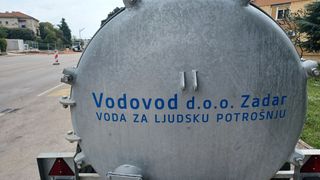 Raskrižje ulica dr. Franje Tuđmana i Josipa bana Jelačića Raskrižje ulica dr. Franje Tuđmana i Josipa bana Jelačića