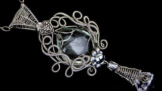 Izložba nakita u Muzeju antičkog stakla