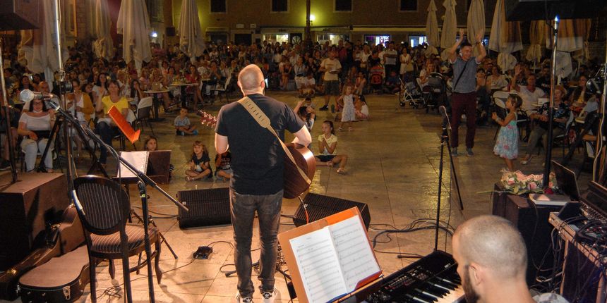 Koncert moderne kršćanske glazbe “Stihovima i Notama slavimo Boga” Koncert moderne kršćanske glazbe “Stihovima i Notama slavimo Boga”