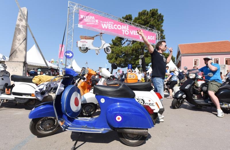 U Biogradu na moru zapoceo je Vespa World Days 2015 koji traje od 11-14. lipnja. Ocekuje se dolazak 5000 vozaca iz 32 zemlje. Photo: Hrvoje Jelavic/PIXSELL U Biogradu na moru zapoceo je Vespa World Days 2015 koji traje od 11-14. lipnja. Ocekuje se dolazak 5000 vozaca iz 32 zemlje. Photo: Hrvoje Jelavic/PIXSELL
