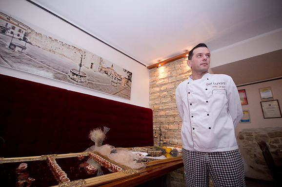 Restoran Pet bunara – “Šinjorina Dunja” (foto:Saša Čuka) Restoran Pet bunara – “Šinjorina Dunja” (foto:Saša Čuka)