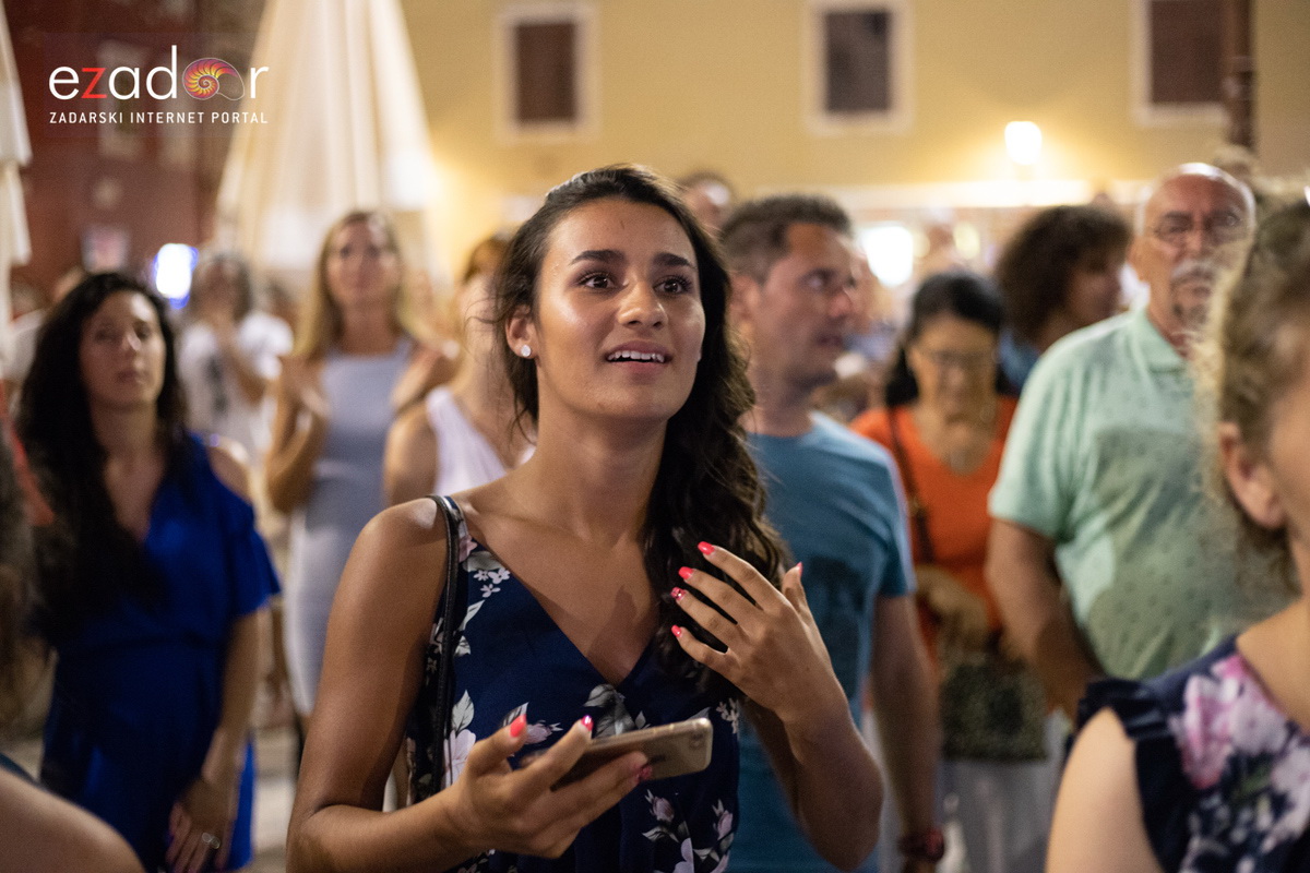 Svečani doček svjetskih prvaka Mihovila i Šime Fantele na Narodnom trgu Svečani doček svjetskih prvaka Mihovila i Šime Fantele na Narodnom trgu