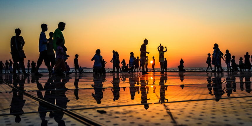 turisti turizam pozdrav suncu