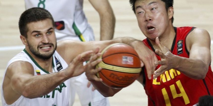 Lithuania Linas Kleiza (L) and China Wang Zhizhi / Reuters