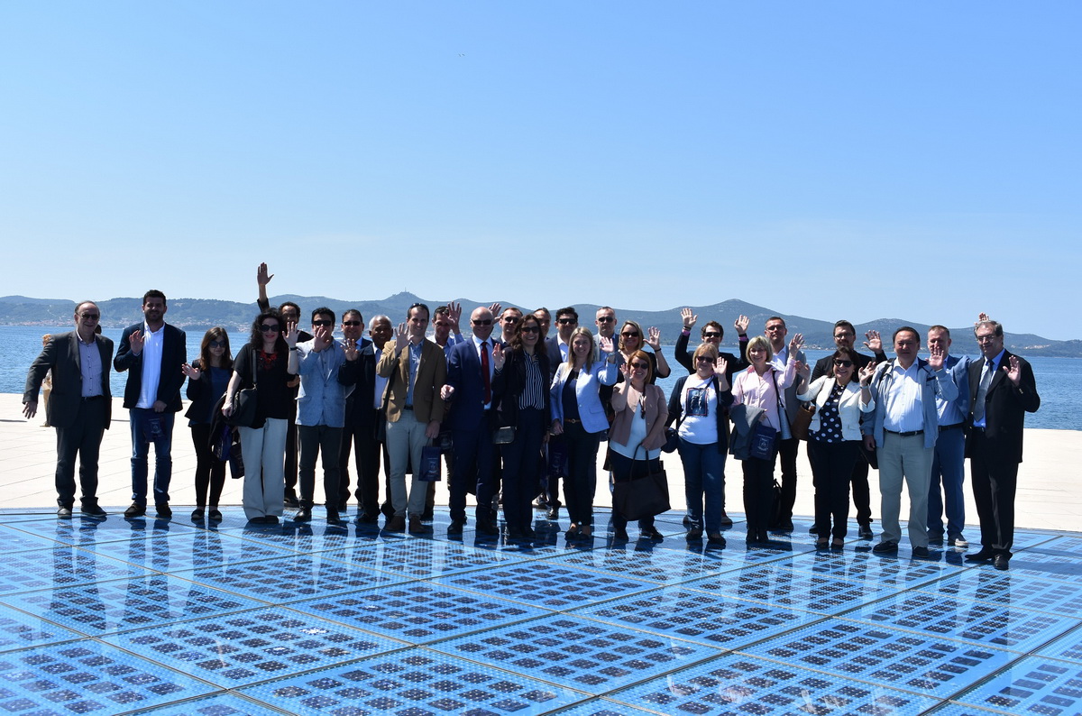 Predstavnici dvadesetak stranih veleposlanstva u posjetu Zadarskoj županiji Predstavnici dvadesetak stranih veleposlanstva u posjetu Zadarskoj županiji