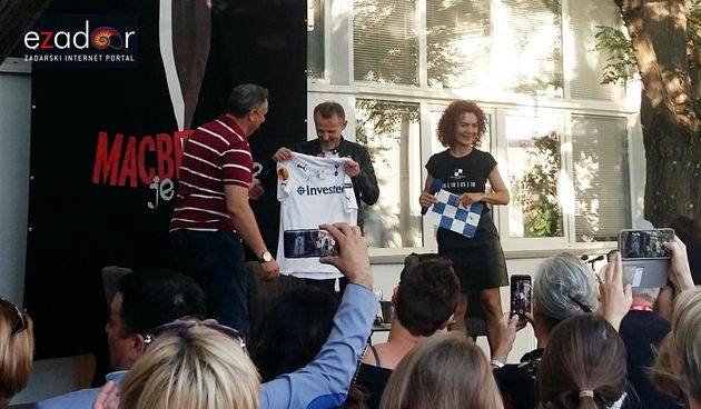 Jo Nesbo prima dres Luke Modrića