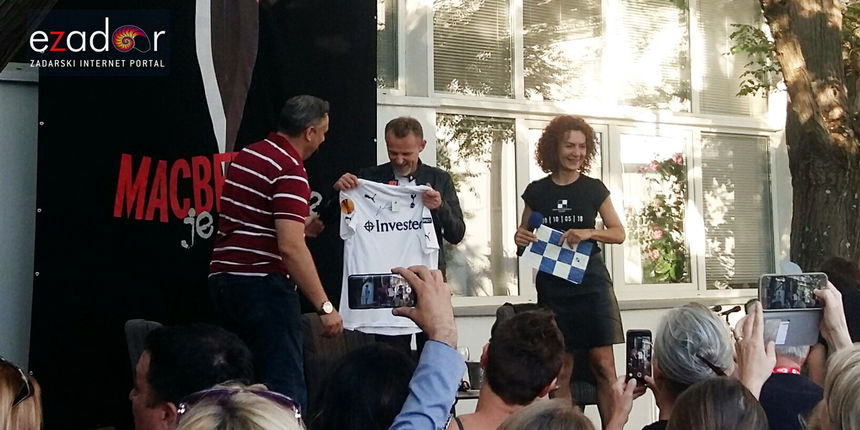 Jo Nesbo prima dres Luke Modrića