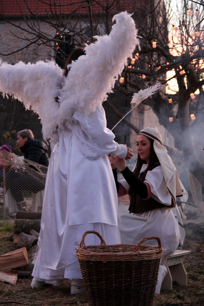 U Diklu kod bunara upriličene žive jaslice U Diklu kod bunara upriličene žive jaslice