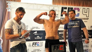 Zadar, 090513.
Sluzbeno vaganje sudionika za borilacki spektakl FFC 04 koji se sutra odrzava u dvorani na Visnjiku.
Foto: Luka Gerlanc / CROPIX Zadar, 090513.
Sluzbeno vaganje sudionika za borilacki spektakl FFC 04 koji se sutra odrzava u dvorani na Visnjiku.
Foto: Luka Gerlanc / CROPIX