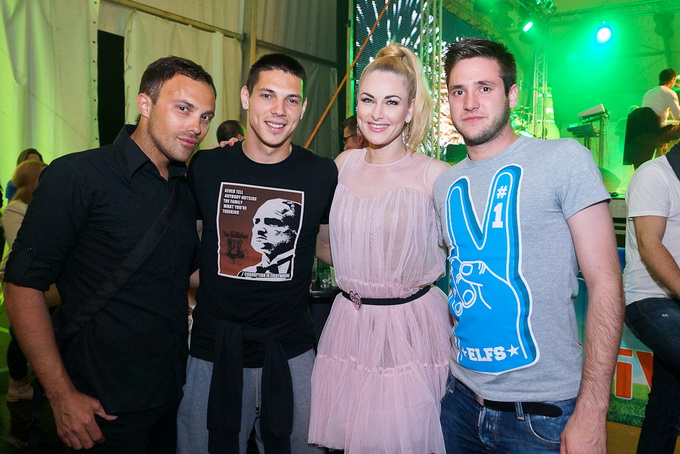 Zvuci klapske pjesme, riba na mnoštvo načina, sretna lica posjetitelja slika su ribljeg dana na prvom Jarun Piknik festivalu. Tomislav Bralić i klapa Intrade, Marijan Ban i Diktatori u Zagreb su donijeli dašak svježeg morskog zraka.