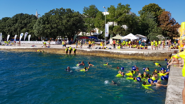 Sasvim osoban doživljaj – 10. dm Millennium Jump sa zadarske rive. Foto: Mladen Malik Barba Sasvim osoban doživljaj – 10. dm Millennium Jump sa zadarske rive. Foto: Mladen Malik Barba