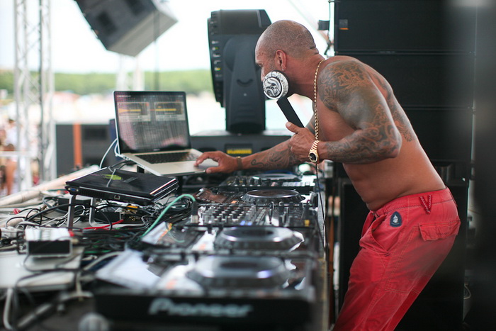 David Morales u Papayi na Zrcu