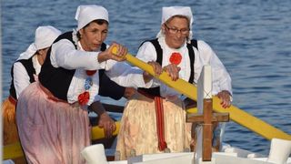 Krapanj: Održana tradicionalna ženska regata gajeta na vesla. Photo: Hrvoje Jelavić/PIXSELL Krapanj: Održana tradicionalna ženska regata gajeta na vesla. Photo: Hrvoje Jelavić/PIXSELL