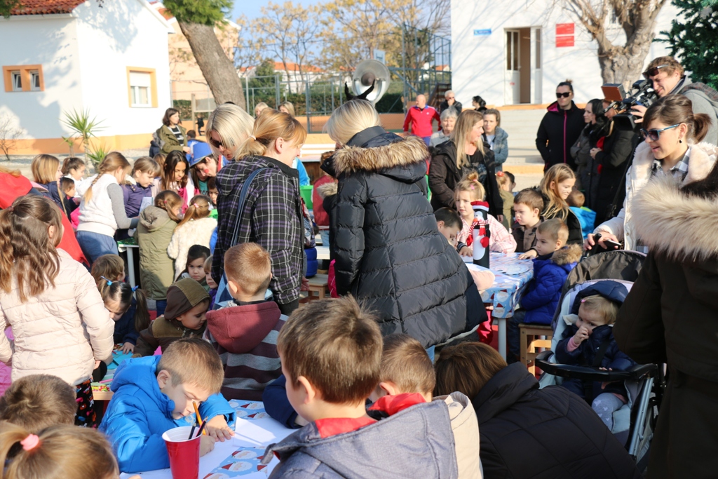 Sveti Nikola posjetio Vir i uvjerio se: nema zločeste djece Sveti Nikola posjetio Vir i uvjerio se: nema zločeste djece
