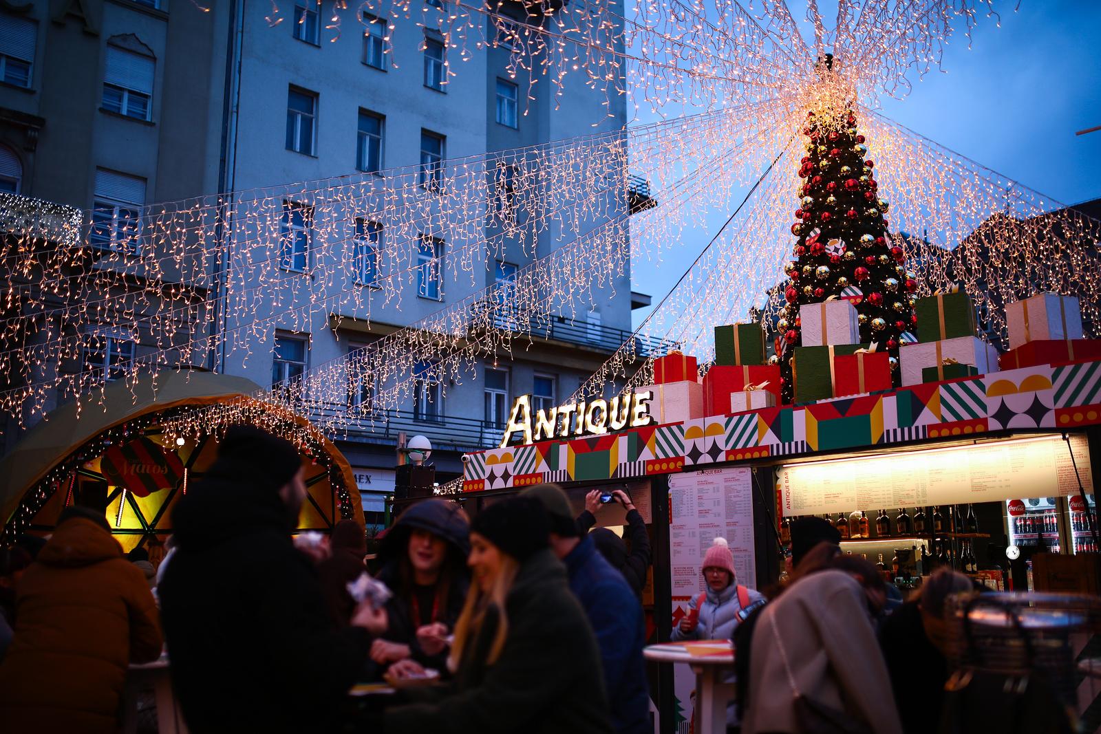 Zagrebački Advent na Trgu bana Jelačića