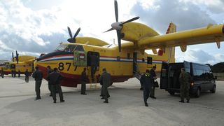 Posade dvaju Canadiara vratili se s uspješne misije u sjevernoj Italiji Posade dvaju Canadiara vratili se s uspješne misije u sjevernoj Italiji