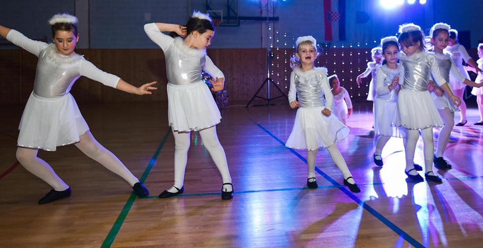 Plesna Božićna čarolija na otoku Pagu