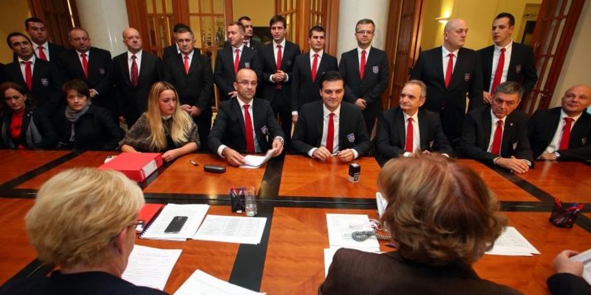 Zagreb – Predstavnici HDSSB-a predali su Drzavnom izbornom povjerenstvu kandidacijske liste za 4. i 5. izbornu jedinicu za nadolazece parlamentarne izbore. Dragan Vulin, Branimir Glavas, Vladimir Sisljagic. Photo: Jurica Galoic/PIXSELL