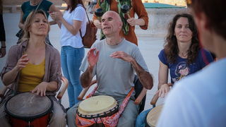 Glazbeno scenski nastup “Iskra ljubavi za mir” i grupna meditacija na Forumu