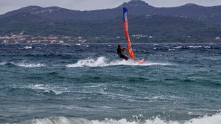 Kiteri i surferi uživali u jakom jugu