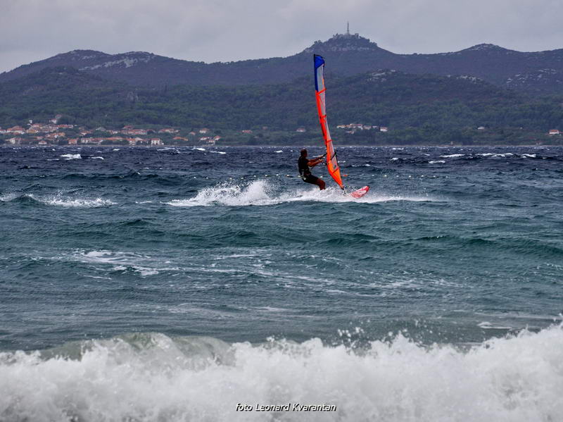 Kiteri i surferi uživali u jakom jugu
