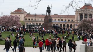 Prosvjed #spasime: Tomislavov trg u Zagrebu pun ljudi, došao i Plenković Prosvjed #spasime: Tomislavov trg u Zagrebu pun ljudi, došao i Plenković