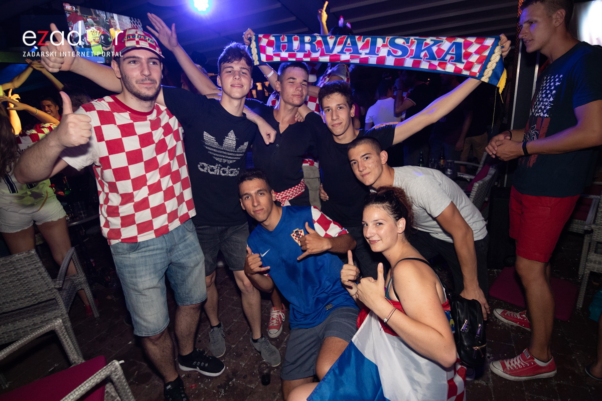 Čudesna noć: Velika fešta ulicama Zadra nakon plasmana Vatrenih u finale SP Čudesna noć: Velika fešta ulicama Zadra nakon plasmana Vatrenih u finale SP