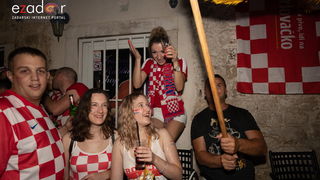 Čudesna noć: Velika fešta ulicama Zadra nakon plasmana Vatrenih u finale SP Čudesna noć: Velika fešta ulicama Zadra nakon plasmana Vatrenih u finale SP