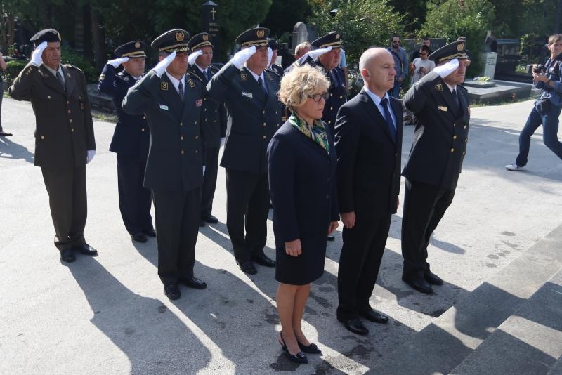 Mirogoj, Predrag Matic, polaganje vijenaca, Gordana Sobol, Drago Lovric, Dan domovinske zahvalnosti Mirogoj, Predrag Matic, polaganje vijenaca, Gordana Sobol, Drago Lovric, Dan domovinske zahvalnosti