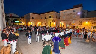 Etno večer s KUD Družina u Pagu Etno večer s KUD Družina u Pagu