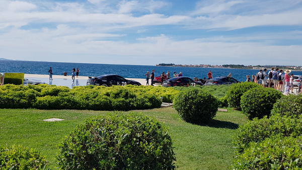 Pink Wing, jedinstvena gastro-turistička karavana luksuznih automobila gostovala je u Zadru na Pozdravu suncu. Foto: Mladen Malik