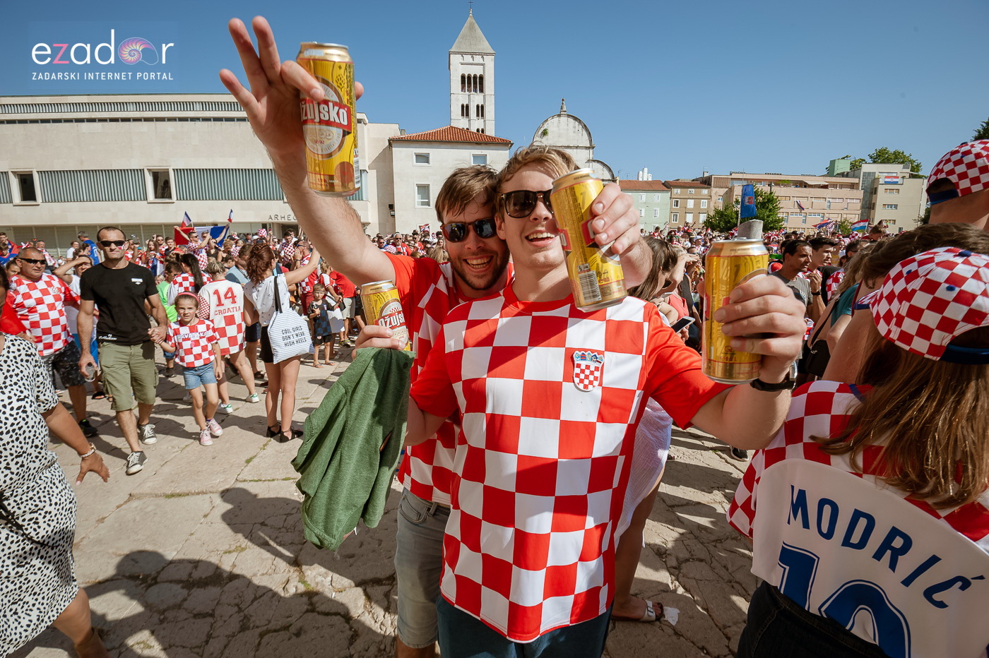 Navijačko ludilo u Zadru za vrijeme i nakon finala Svjetskog prvenstva Navijačko ludilo u Zadru za vrijeme i nakon finala Svjetskog prvenstva