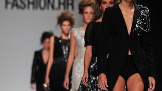 Zagreb, 290911.
Velesajam, paviljon 5.
Modne revije i poznati na Dove Fashion.hr proljece ljeto 2012. Prvi dan su izlagali kreatori Ivica Skoko, Martina Felja, AMDS by ALDUK i IK STUDIO.
Na slici: kreacije Ivica Skoko.
Foto: Srdjan Vrancic / CROPIX Zagreb, 290911.
Velesajam, paviljon 5.
Modne revije i poznati na Dove Fashion.hr proljece ljeto 2012. Prvi dan su izlagali kreatori Ivica Skoko, Martina Felja, AMDS by ALDUK i IK STUDIO.
Na slici: kreacije Ivica Skoko.
Foto: Srdjan Vrancic / CROPIX