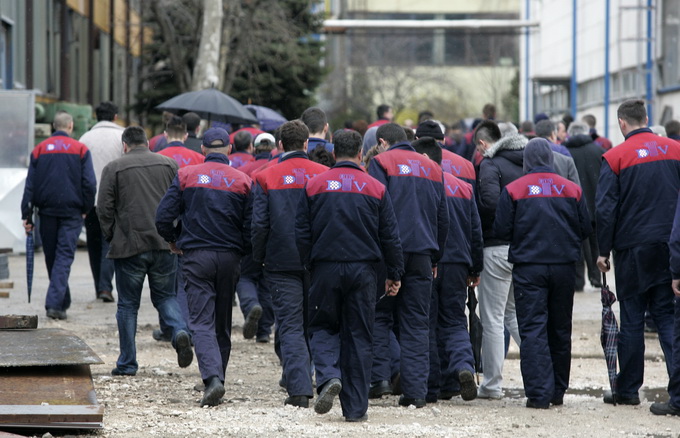 Knin, 150311.
Premijerka Jadranka Kosor otvorila je radove na prosirenju pogona tvornice Div u Kninu.
Radnici Div-a
Foto : Jakov Prkic / Cropix Knin, 150311.
Premijerka Jadranka Kosor otvorila je radove na prosirenju pogona tvornice Div u Kninu.
Radnici Div-a
Foto : Jakov Prkic / Cropix