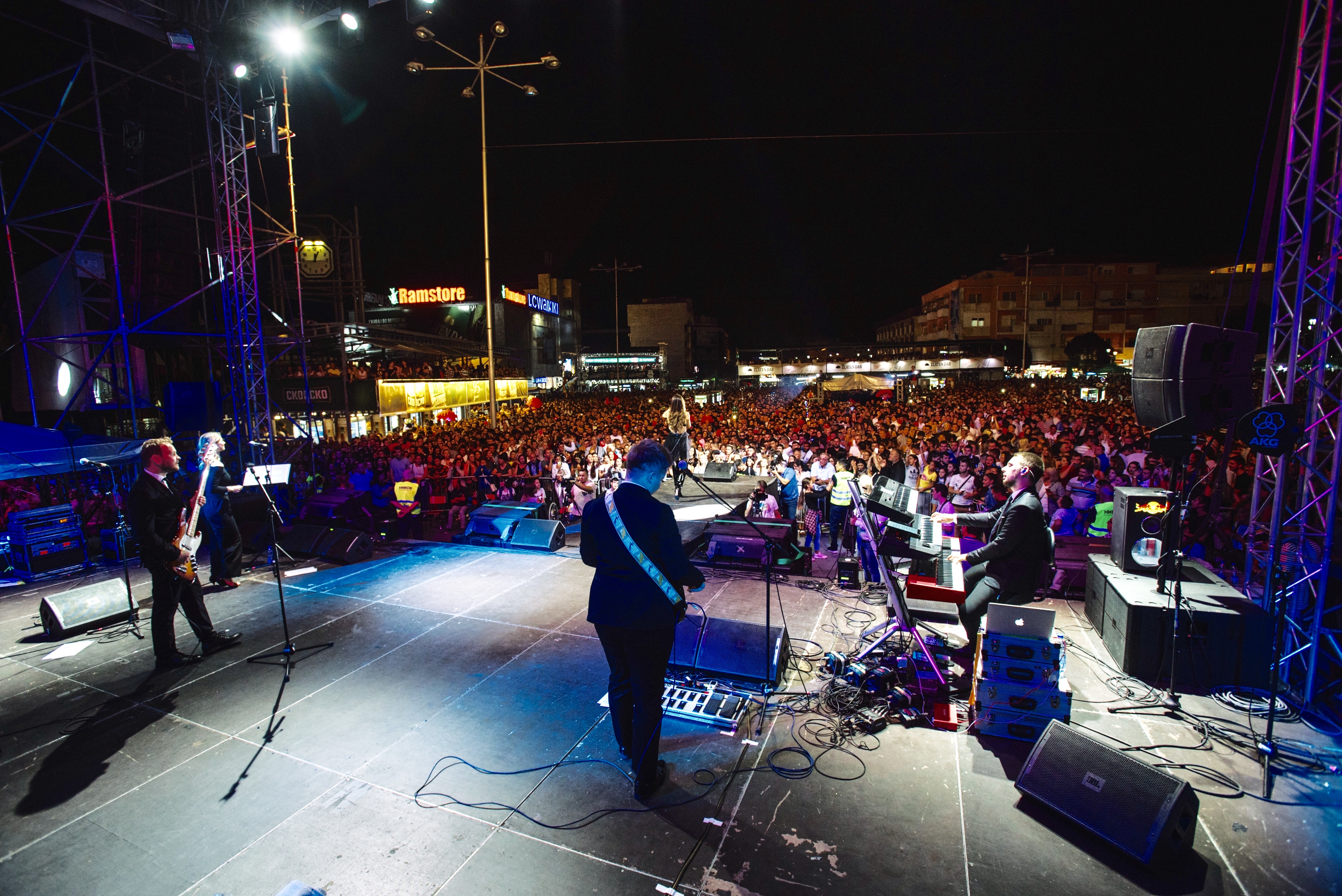 Severina spektakularnim koncertom oduševila 50 tisuća Makedonaca